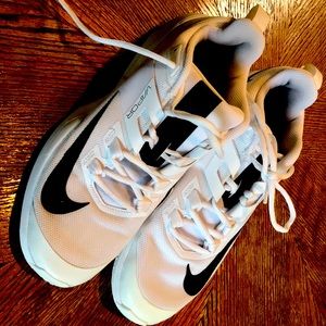 Vapor Nike Tennis shoes.  9.5